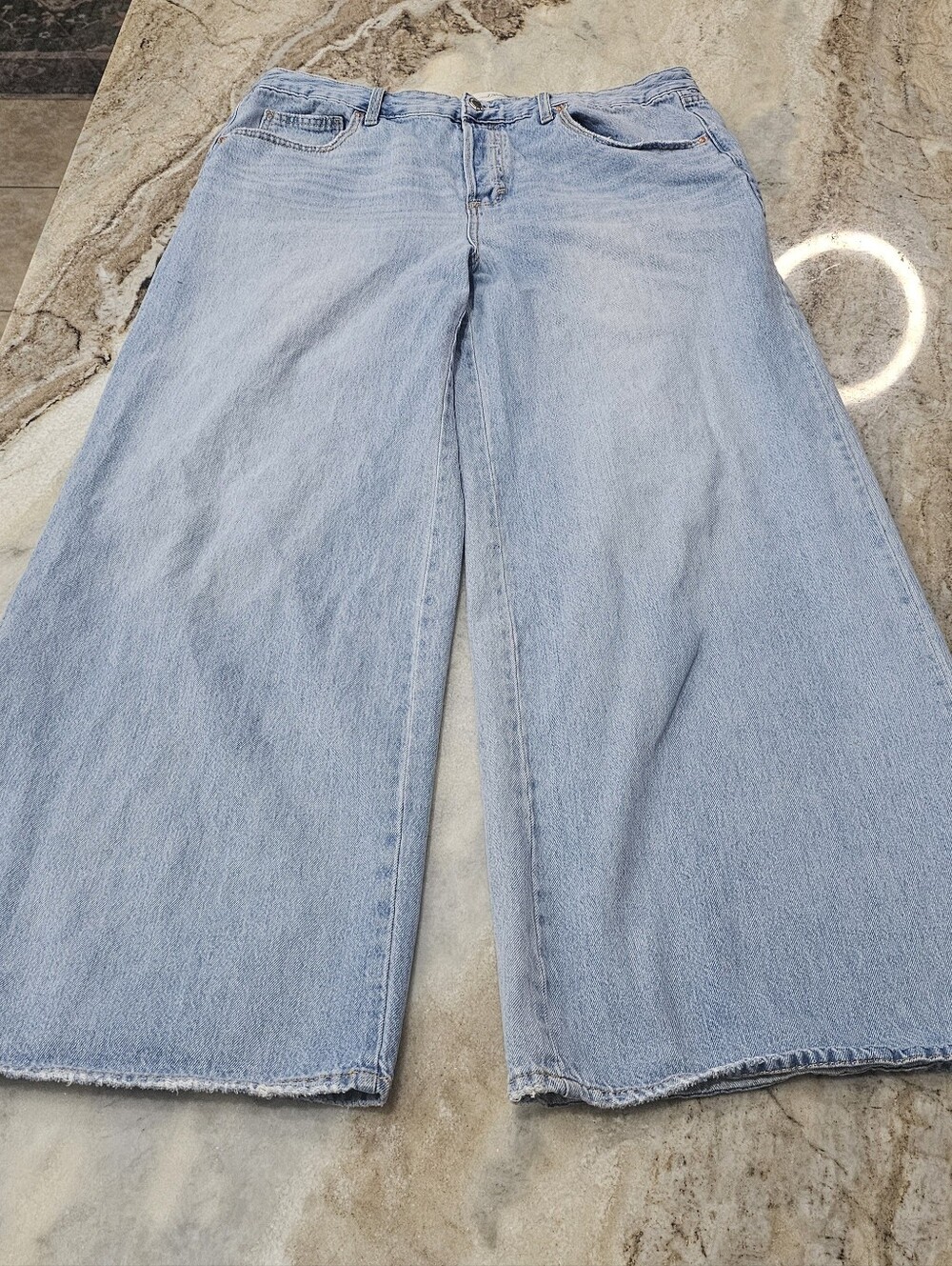 Universal Thread Mid-Rise Super Wide Leg Jeans Light Wash Size 17R Button Fly